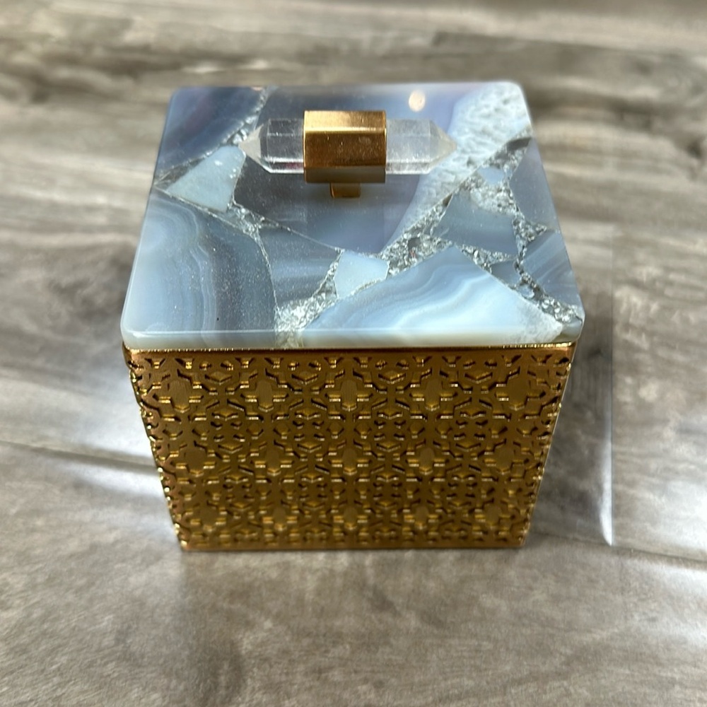 COPY - Kendra Scott container